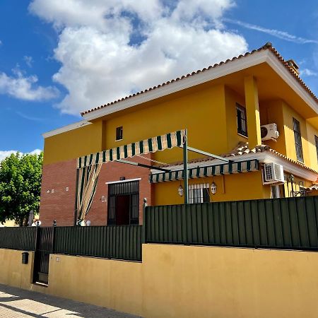 La Casa Del Oro Villa Bormujos Luaran gambar